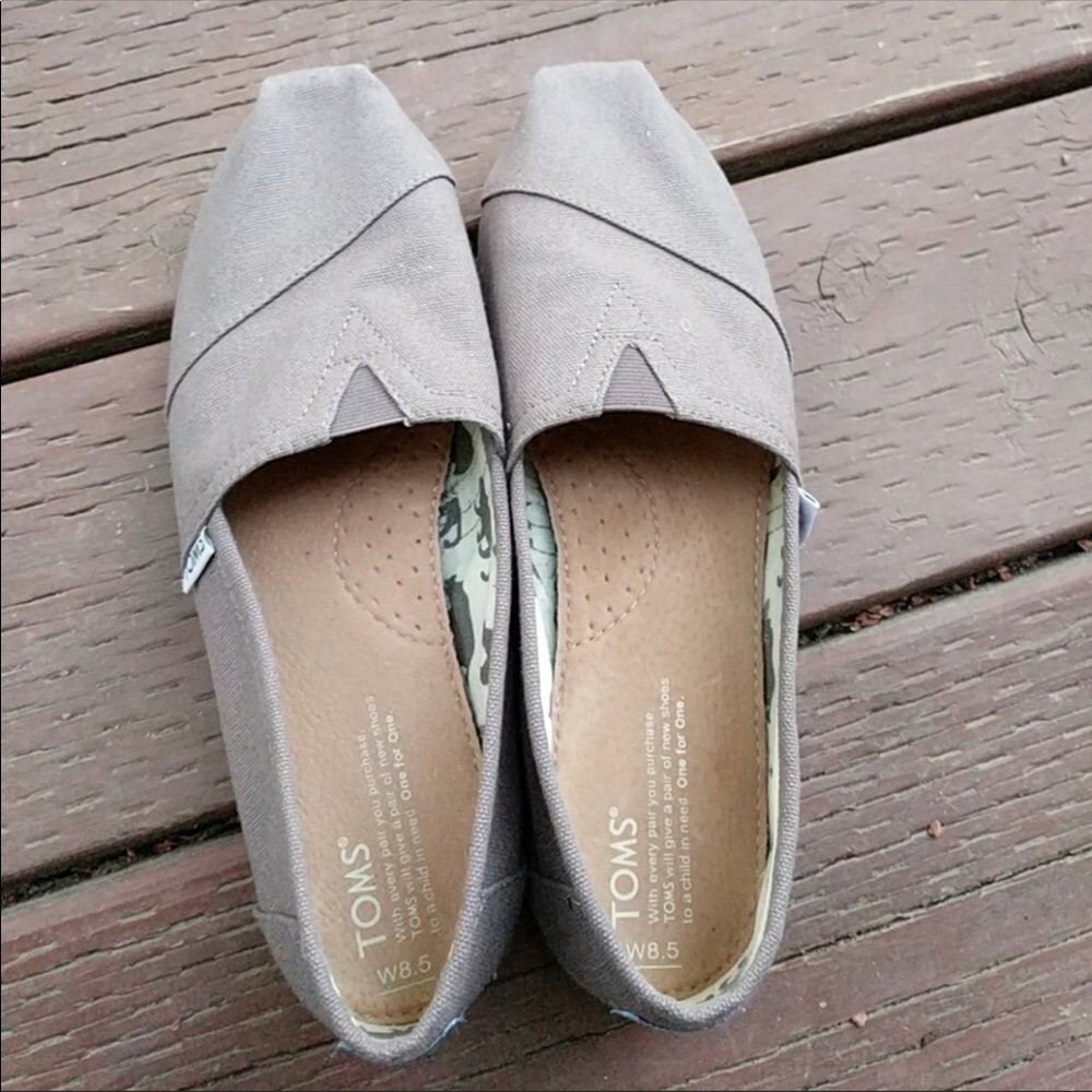 Pre-loved Gray TOMS